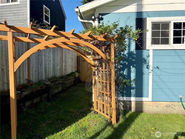 209 S Oar Loop SW, Ocean Shores, WA 98569