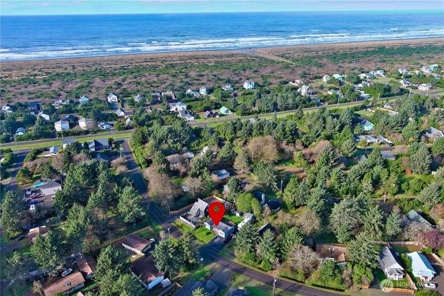 209 S Oar Loop SW, Ocean Shores, WA 98569