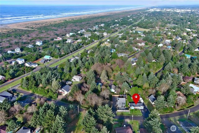 209 S Oar Loop SW, Ocean Shores, WA 98569