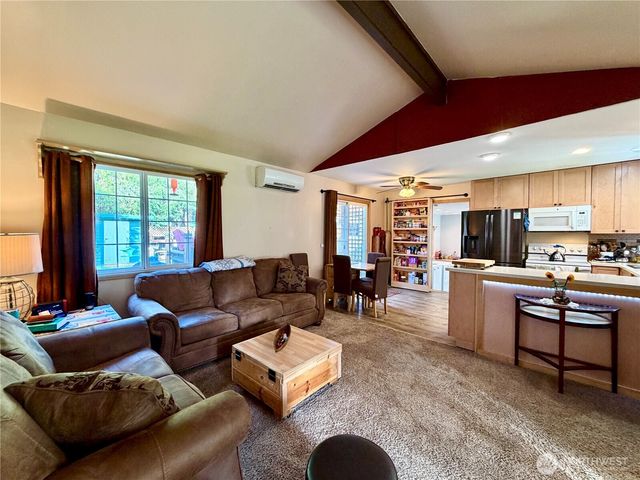 209 S Oar Loop SW, Ocean Shores, WA 98569