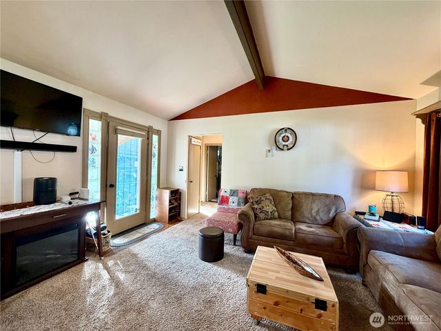 209 S Oar Loop SW, Ocean Shores, WA 98569