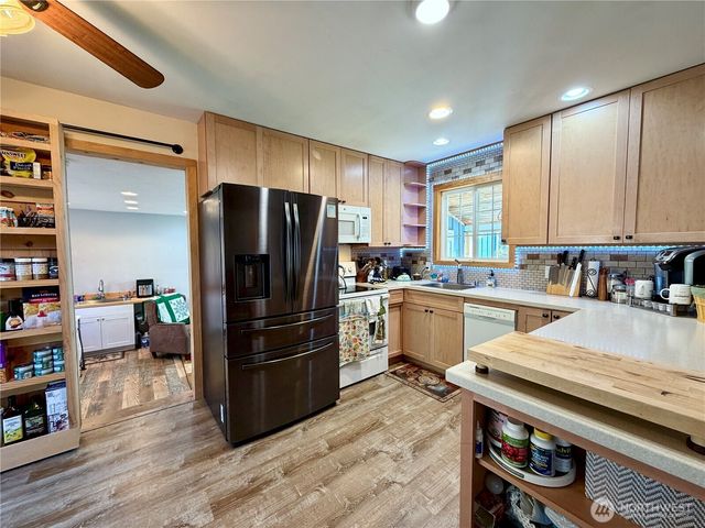 209 S Oar Loop SW, Ocean Shores, WA 98569