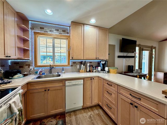 209 S Oar Loop SW, Ocean Shores, WA 98569