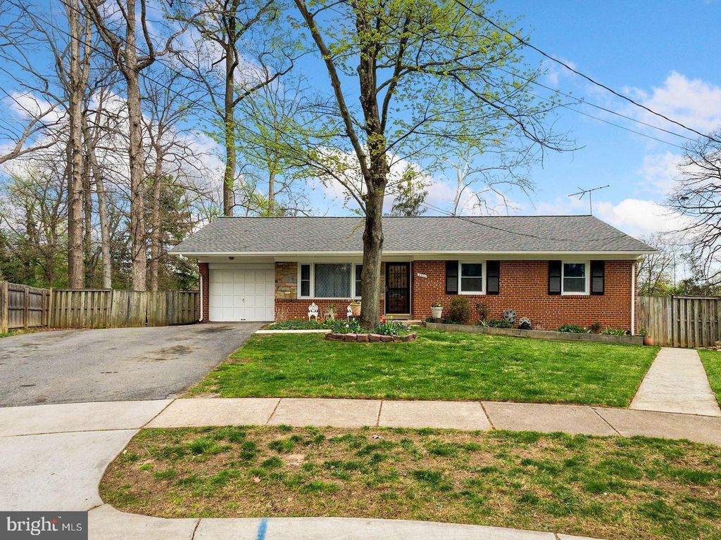 Image 1 of property listing at 4300 PARKLAND CT, Rockville, MD 20853