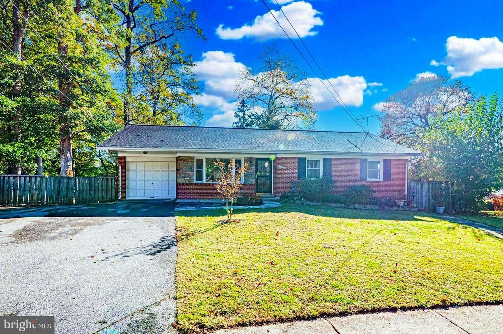 Image 2 of property listing at 4300 PARKLAND CT, Rockville, MD 20853