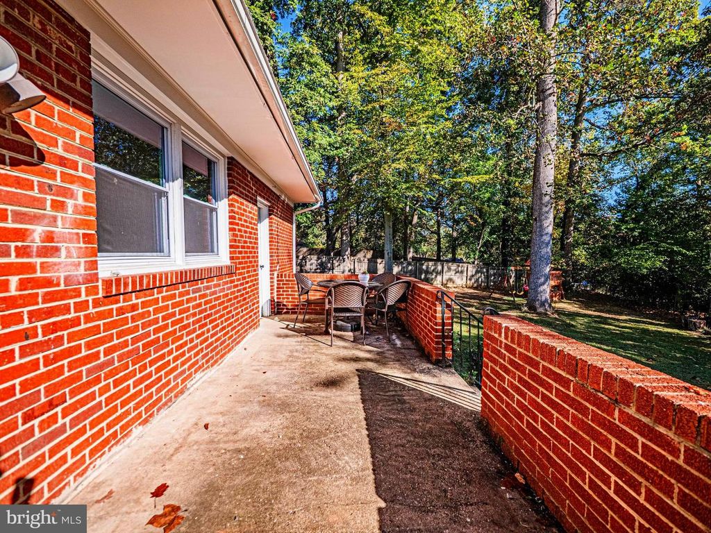 Image 58 of property listing at 4300 PARKLAND CT, Rockville, MD 20853
