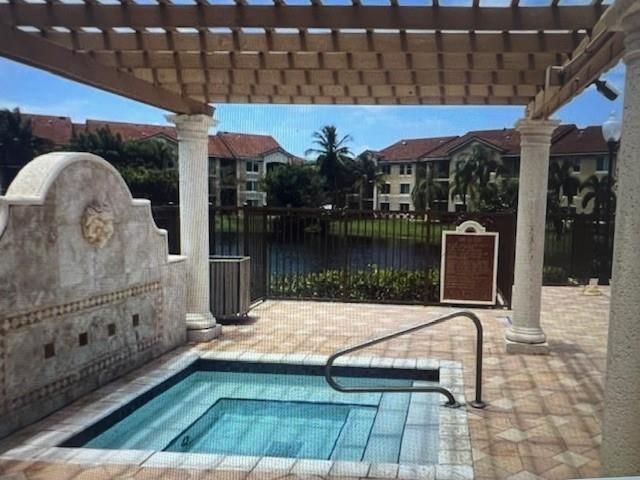 201 Villa Cir 201, Boynton Beach, FL 33435
