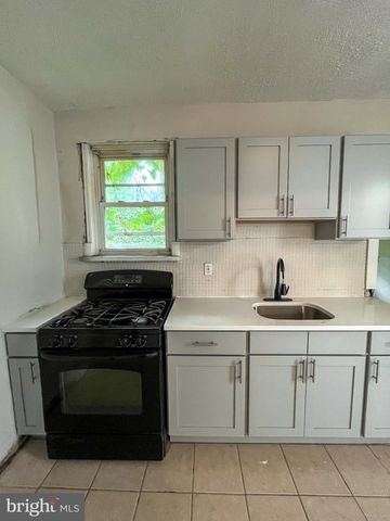 221 WOODLAWN AVE, Trenton, NJ 08609