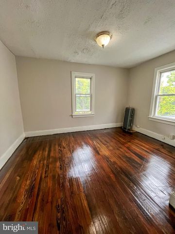 221 WOODLAWN AVE, Trenton, NJ 08609