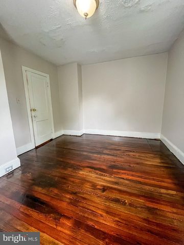 221 WOODLAWN AVE, Trenton, NJ 08609