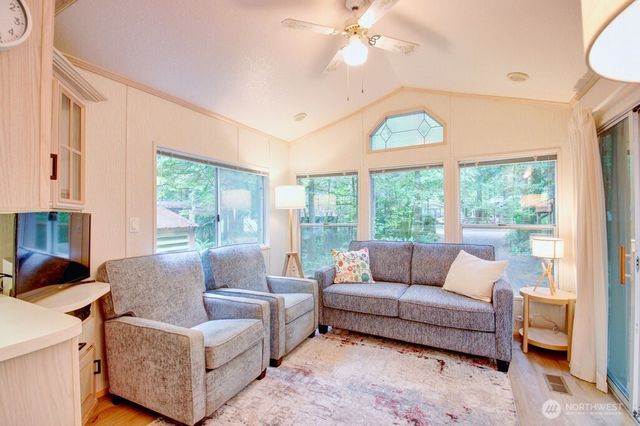 180 Big River Boulevard E, Deming, WA 98244