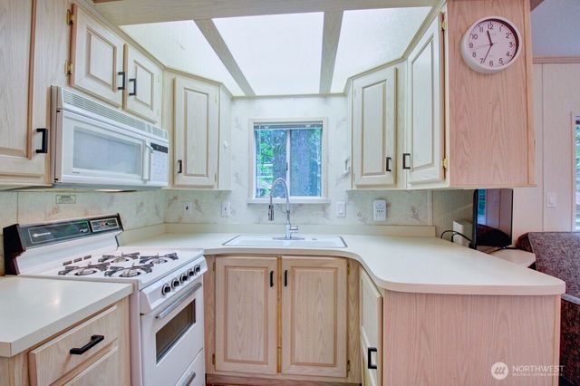 180 Big River Boulevard E, Deming, WA 98244