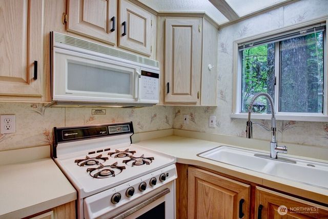 180 Big River Boulevard E, Deming, WA 98244