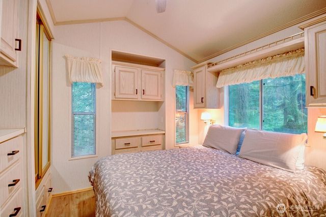 180 Big River Boulevard E, Deming, WA 98244
