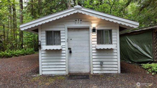 180 Big River Boulevard E, Deming, WA 98244