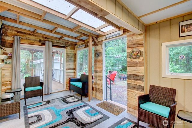 180 Big River Boulevard E, Deming, WA 98244