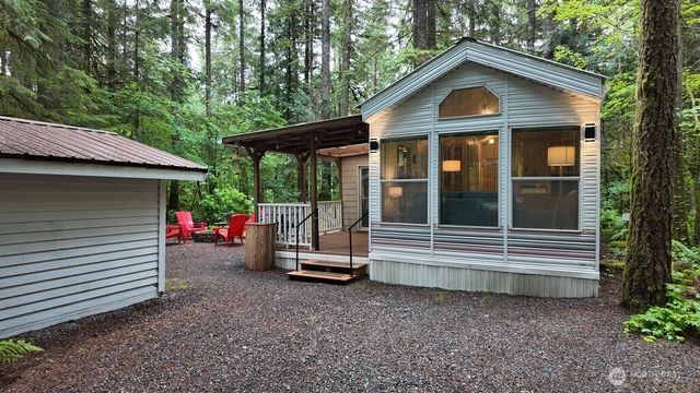 180 Big River Boulevard E, Deming, WA 98244