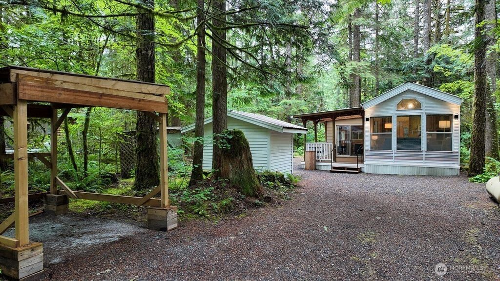 180 Big River Boulevard E, Deming, WA 98244