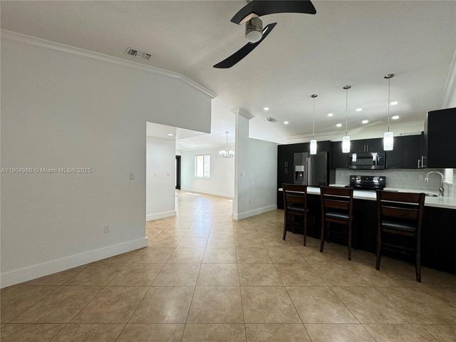 2875 W 72nd Ter, Hialeah, FL 33018