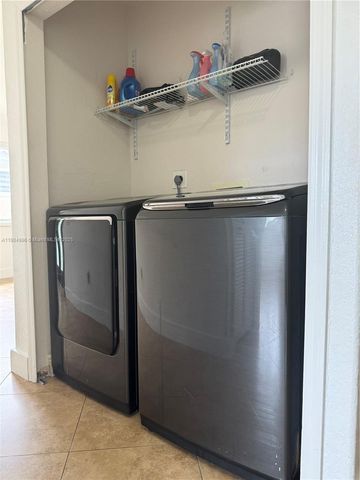 2875 W 72nd Ter, Hialeah, FL 33018