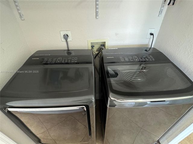 2875 W 72nd Ter, Hialeah, FL 33018