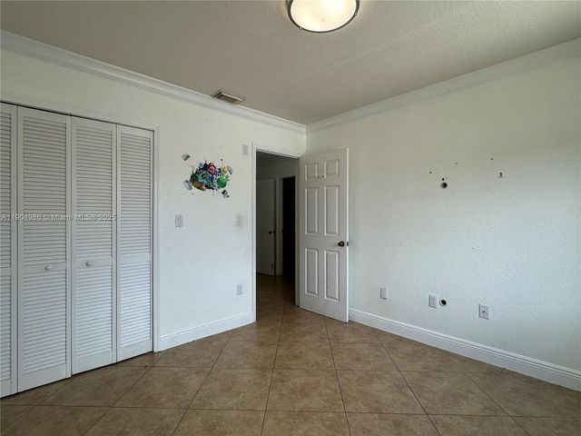 2875 W 72nd Ter, Hialeah, FL 33018