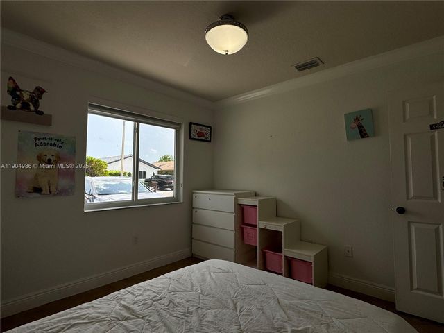 2875 W 72nd Ter, Hialeah, FL 33018