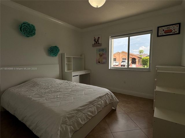 2875 W 72nd Ter, Hialeah, FL 33018