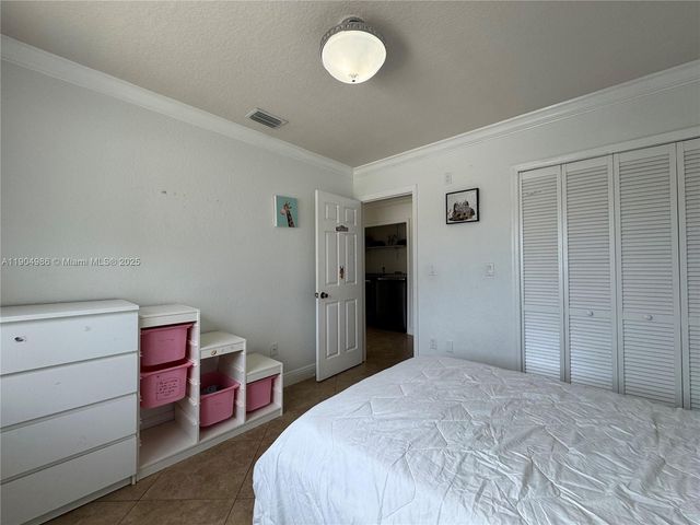 2875 W 72nd Ter, Hialeah, FL 33018