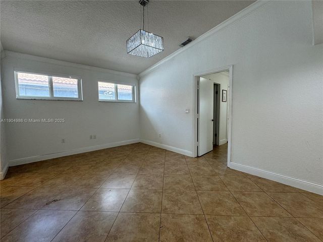 2875 W 72nd Ter, Hialeah, FL 33018