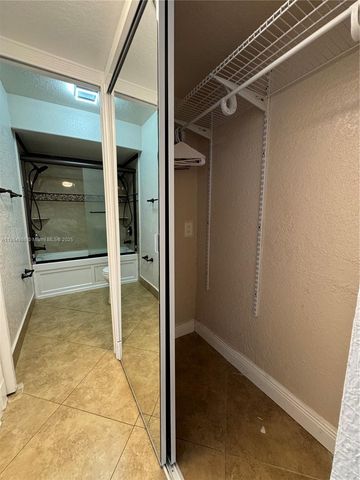 2875 W 72nd Ter, Hialeah, FL 33018