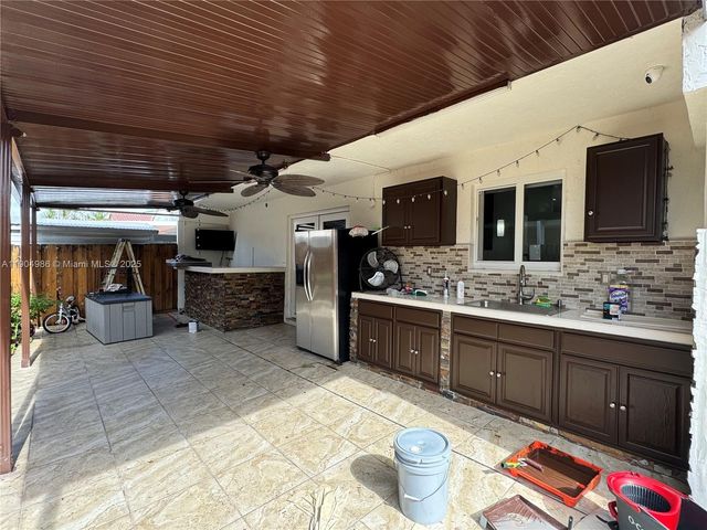 2875 W 72nd Ter, Hialeah, FL 33018