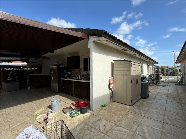 2875 W 72nd Ter, Hialeah, FL 33018