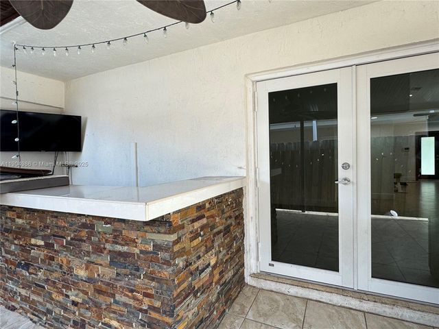 2875 W 72nd Ter, Hialeah, FL 33018