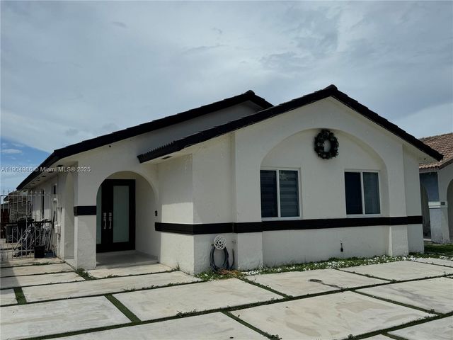 2875 W 72nd Ter, Hialeah, FL 33018