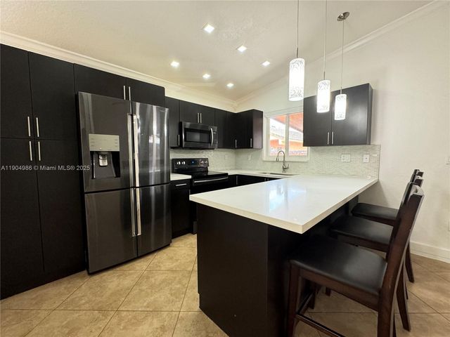 2875 W 72nd Ter, Hialeah, FL 33018