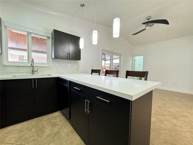 2875 W 72nd Ter, Hialeah, FL 33018