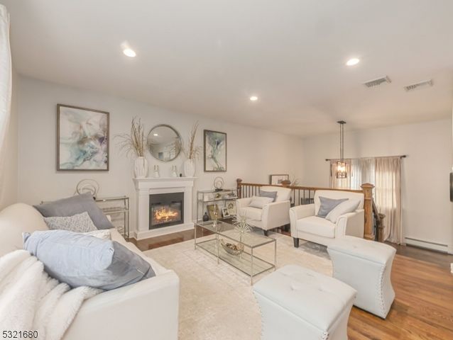 202 Andover Dr, Wayne Twp., NJ 07470