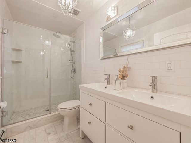 202 Andover Dr, Wayne Twp., NJ 07470