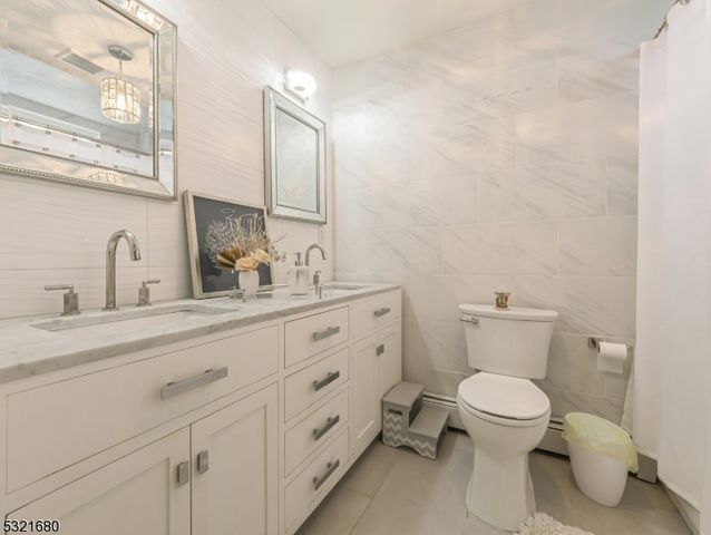 202 Andover Dr, Wayne Twp., NJ 07470