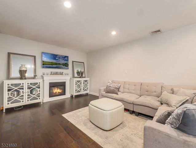 202 Andover Dr, Wayne Twp., NJ 07470