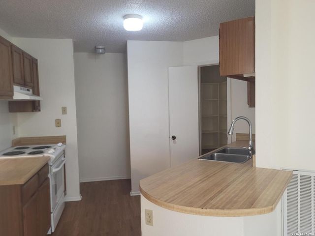 2540 Corian Glen, San Antonio, TX 78219