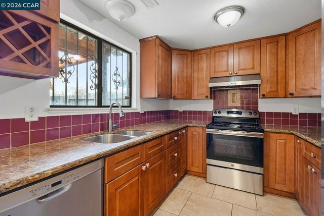 8314 New York Dr, Stockton, CA 95210