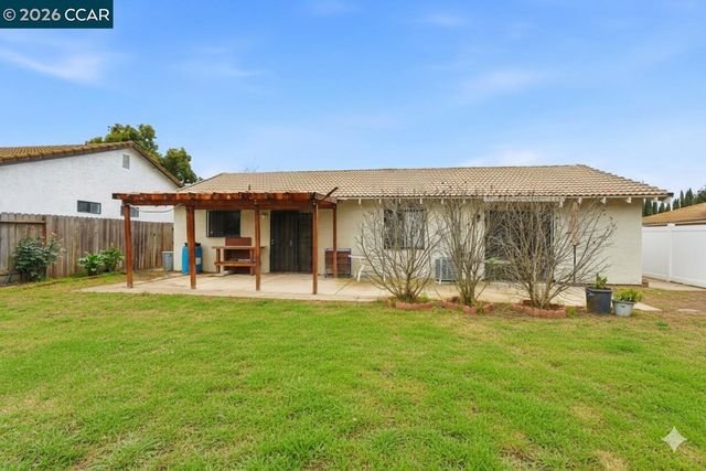 8314 New York Dr, Stockton, CA 95210