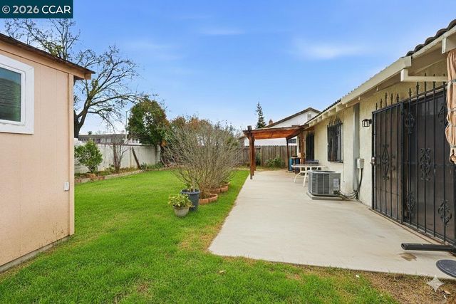 8314 New York Dr, Stockton, CA 95210