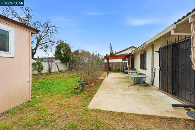 8314 New York Dr, Stockton, CA 95210