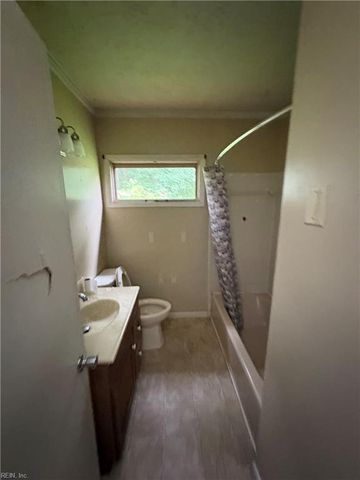 3609 Parr LN, Chesapeake, VA 23323