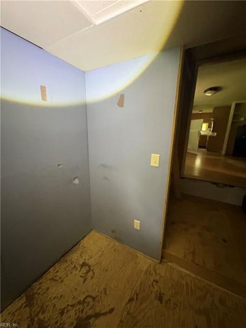 3609 Parr LN, Chesapeake, VA 23323