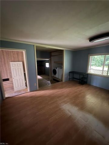 3609 Parr LN, Chesapeake, VA 23323