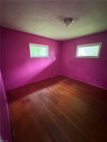 3609 Parr LN, Chesapeake, VA 23323